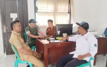 Babinsa Koramil 2304/Anyar Gelar Komsos Bahas Warga Kurang Mampu dan Percepatan Program Desa