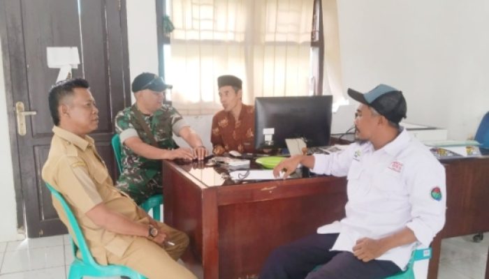 Babinsa Koramil 2304/Anyar Gelar Komsos Bahas Warga Kurang Mampu dan Percepatan Program Desa