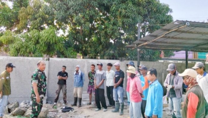 Babinsa Koramil 2303/Pulomerak Laksanakan Bintahwil, Siapkan Lahan Jagung dan Tekankan Keselamatan Kerja