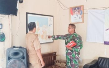 Babinsa Koramil 2306/Mancak Laksanakan Pendataan Kependudukan dan Kewilayahan di Dua Desa