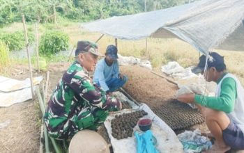 Babinsa Koramil 2305/Cinangka Gencarkan Komsos, Perkuat Keamanan dan Kepedulian Lingkungan di Wilayah Binaan
