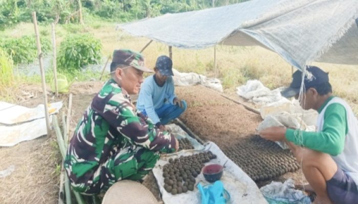 Babinsa Koramil 2305/Cinangka Gencarkan Komsos, Perkuat Keamanan dan Kepedulian Lingkungan di Wilayah Binaan