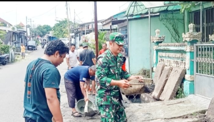 Babinsa Koramil 2301/Cilegon Giat Karya Bakti Bersihkan Jalan dan Drainase di Dua Wilayah Jombang