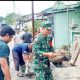 Babinsa Koramil 2301/Cilegon Giat Karya Bakti Bersihkan Jalan dan Drainase di Dua Wilayah Jombang