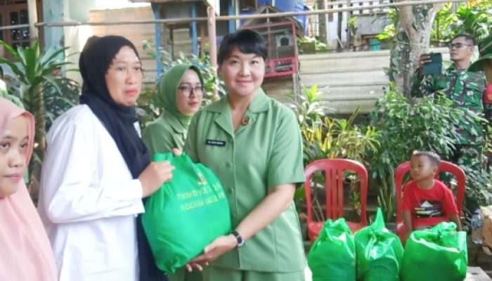 Persit KCK Kodim 0623/Cilegon Dukung Program Pemerintah, Salurkan Bantuan Gizi untuk Tekan Stunting di TMMD 128