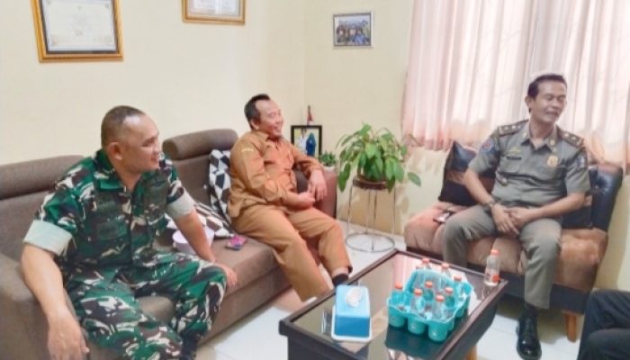 Babinsa Koramil 2304/Anyar Gencarkan Komsos, Bahas Ketahanan Pangan dan Kamtibmas