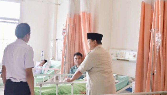 Prabowo Jenguk Korban Kecelakaan Kereta di RSUD Bekasi, Perintahkan Investigasi dan Perbaikan Lintasan
