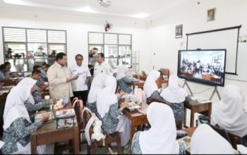 Perbaiki Kualitas Pendidikan, Prabowo Targetkan Tambah Papan Interaktif Digital ke Sekolah-sekolah