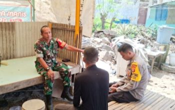 Babinsa Koramil 2307/Ciwandan Intensifkan Komsos, Bahas Pajak dan Kegiatan Pemuda