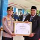 Polres Maros Terima Penghargaan Bupati Maros Pada Puncak Peringatan Hari Pendidikan Nasional