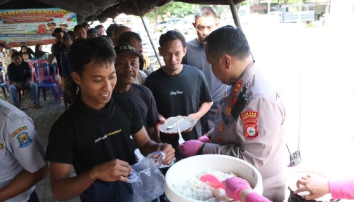 Kamis Manis Berbagi Berkah: Polres Jeneponto Hadir Lebih Dekat Lewat Makan Siang Gratis