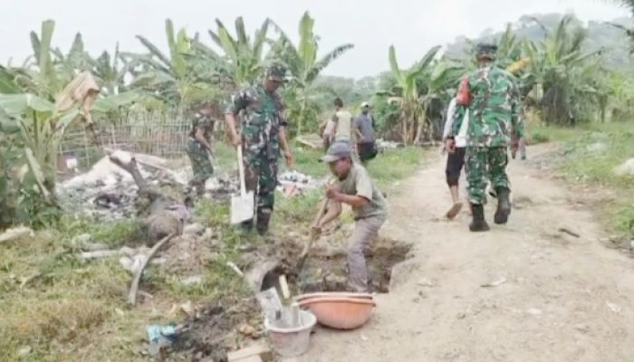 Gorong-Gorong Jebol, Danramil Bojonegara Ajak Warga Gotong Royong Perbaiki Akses Vital
