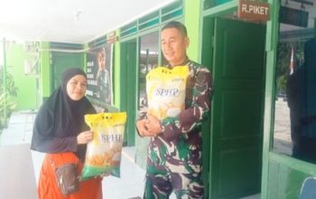 Babinsa Koramil Cilegon Kawal Pasar Murah, Warga Antusias Dapatkan Sembako Terjangkau