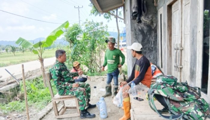 Babinsa Cinangka Aktif Turun ke Warga, Bahas Kebersihan dan Keamanan Lingkungan