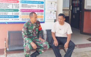 Babinsa Koramil Mancak Gencarkan Komsos, Bahas Stunting hingga Kebersihan Lingkungan Desa