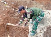 Hijaukan Lingkungan dan Bangun Fasilitas Umum, Babinsa Cinangka Aktif Turun ke Lapangan
