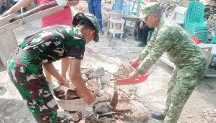 Progres 70 Persen, Satgas TMMD 128 Kodim 0623 Cilegon Percepat Perbaikan Rumah Ibu Jumila