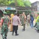 Babinsa Koramil 2301/Cilegon Bersama Aparat Gabungan Tertibkan Bangunan Liar di Lahan Fasum Cibeber