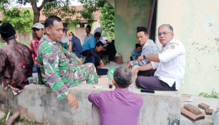 Babinsa Koramil 2304/Anyar Gencarkan Komsos Bersama Warga, Bahas Ketahanan Pangan dan Kamtibmas