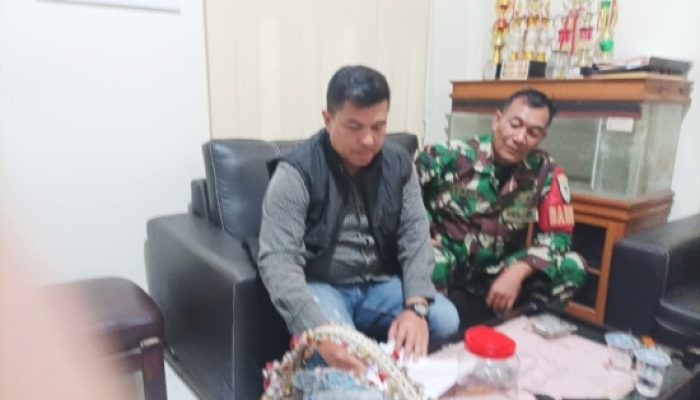 Babinsa Koramil 2301/Cilegon Gencarkan Komsos, Tertibkan Administrasi KDKMP Bersama Aparat Kelurahan
