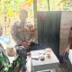Babinsa Koramil 2305/Cinangka Gelar Komsos di Dua Desa, Dorong Kebersihan dan Peningkatan Ekonomi Warga