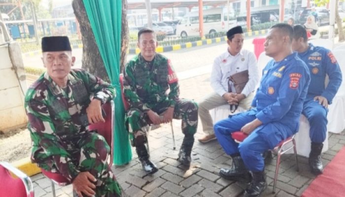 Babinsa Koramil 2302/Bojonegara Gelar Komsos di Dua Desa Bahas Keamanan Wilayah dan Gotong Royong