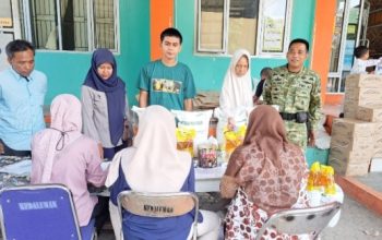 Babinsa Koramil 2301/Cilegon Kawal Distribusi Bansos dan Pendataan Warga Penerima Bantuan