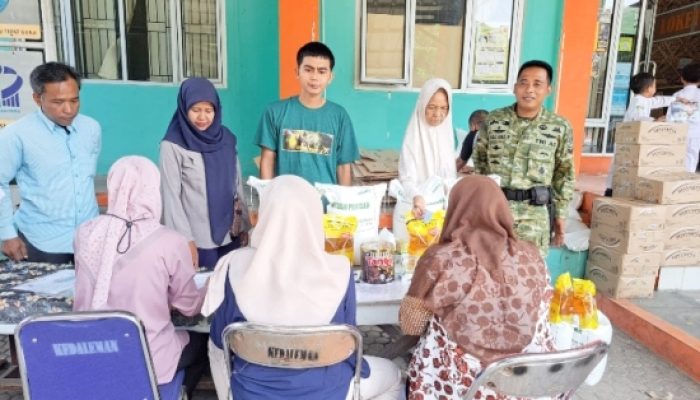 Babinsa Koramil 2301/Cilegon Kawal Distribusi Bansos dan Pendataan Warga Penerima Bantuan