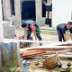 Babinsa Koramil 2305/Cinangka Gotong Royong Bantu Warga Bangun Rumah dan MCK