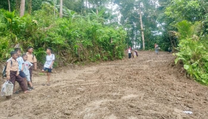 Pengerasan Jalan TMMD 128 Kodim 0623 Cilegon Capai 82 Persen, Dan SSK Optimistis Rampung Tepat Waktu