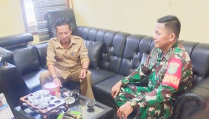 Babinsa Koramil 2302/Bojonegara Perkuat Keamanan dan Semangat Gotong Royong Melalui Komsos di Wilayah Binaan