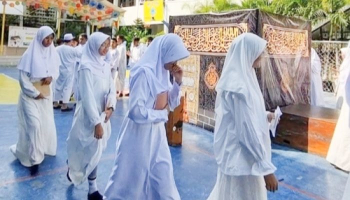 SMPN 1 Kota Cilegon Gelar Manasik Haji Kelas 8, Siswa Praktik Langsung Rangkaian Ibadah Haji