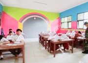Babinsa Koramil 2305/Cinangka Aktif Pantau Harga Sembako dan Beri Motivasi Pelajar