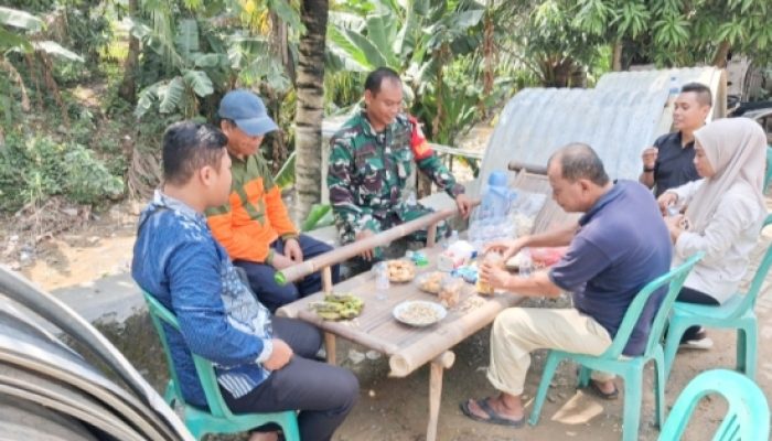 Babinsa Koramil 2302/Bojonegara Perkuat Keamanan dan Budaya Gotong Royong Lewat Komsos