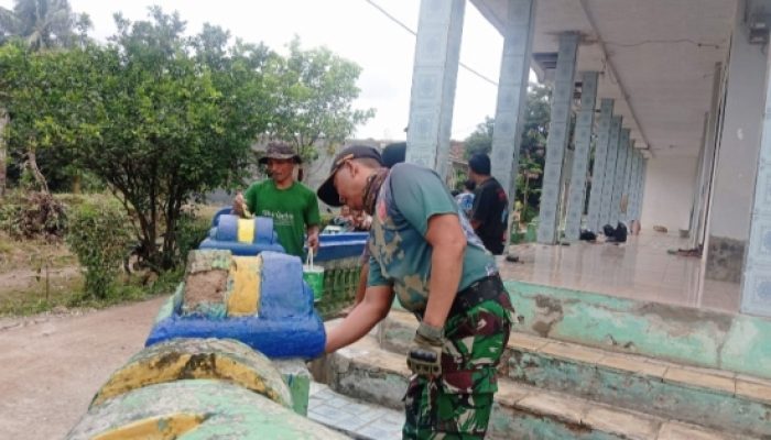 Babinsa Koramil 2305/Cinangka Kompak Gelar Karya Bakti, Dukung Pembangunan dan Perawatan Fasilitas Ibadah