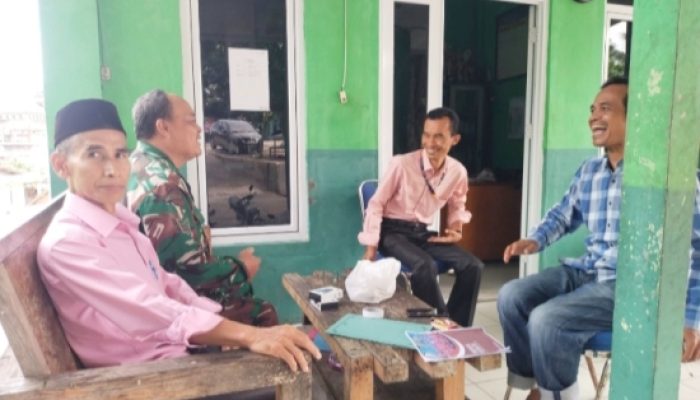 Babinsa Koramil 2307/Ciwandan Gencarkan Komsos, Ajak Warga Gotong Royong Cegah DBD