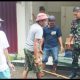 Babinsa Koramil 2301/Cilegon Bersama Warga Gotong Royong Bersihkan Jalan dan Drainase