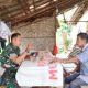 Babinsa Koramil 2306/Mancak Perkuat Kebersamaan Warga Lewat Komsos dan Semangat Gotong Royong