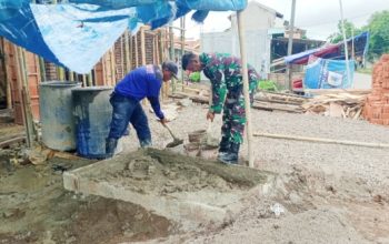 Babinsa Koramil 2304/Anyar Data Warga Kurang Mampu dan Akta Kelahiran di Wilayah Binaan