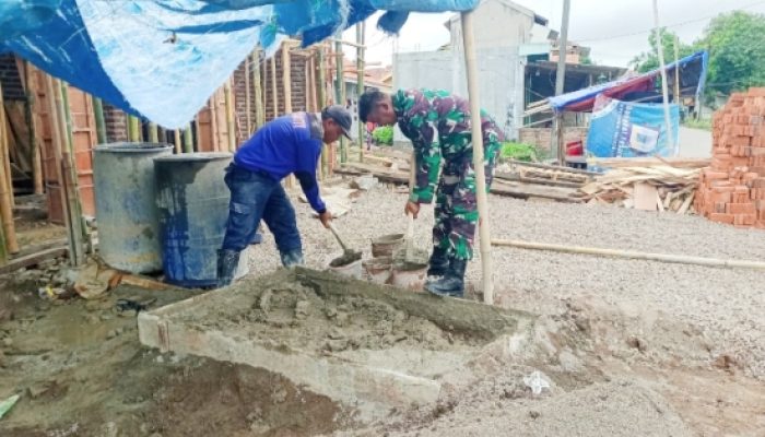 Babinsa Koramil 2304/Anyar Data Warga Kurang Mampu dan Akta Kelahiran di Wilayah Binaan