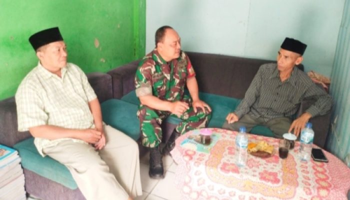 Babinsa Koramil 2301/Cilegon Dampingi Program Budidaya Ayam Petelur Bersama Dinas Peternakan