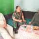 Babinsa Koramil 2301/Cilegon Dampingi Program Budidaya Ayam Petelur Bersama Dinas Peternakan