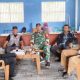 Babinsa Koramil 2304/Anyar Intensifkan Komsos Bahas Ketahanan Pangan dan Kamtibmas di Wilayah Binaan