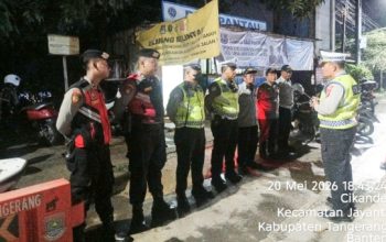 Langgar Jam Operasional, Dishub Kab.Tangerang Dan Satlantas Polresta Tangerang Sekat Kendaraan Sumbu III Di Perbatasan Sertang