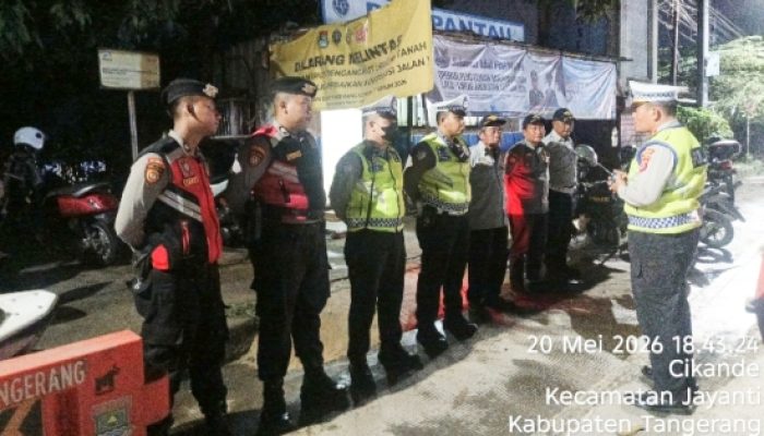 Langgar Jam Operasional, Dishub Kab.Tangerang Dan Satlantas Polresta Tangerang Sekat Kendaraan Sumbu III Di Perbatasan Sertang