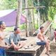 Babinsa Koramil 2305/Cinangka Gencarkan Komsos, Ajak Pedagang Jaga Kebersihan dan Dorong Kampung Pancasila