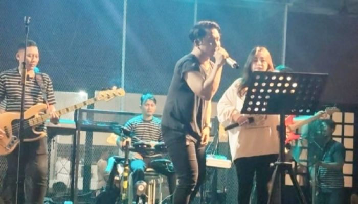 Putra Zigas Hibur Penonton di Tempat Ngopi Serang, Bawakan Lagu Hits hingga Bocorkan Super Album Baru