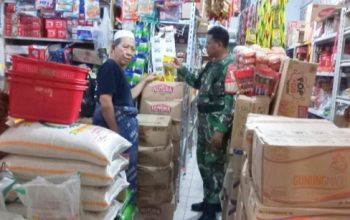 Babinsa Koramil 2307/Ciwandan Gencarkan Puanter, Pantau Harga Sembako dan Data Imunisasi Anak di Cilegon