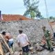 Babinsa Koramil 2305/Cinangka Gelar Karbak, Bantu Renovasi Rumah Warga dan Bangun Tanggul KDKMP