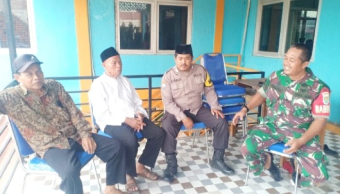 Babinsa Koramil 2307/Ciwandan Perkuat Kepedulian Sosial Lewat Komsos Bersama Warga dan Karang Taruna